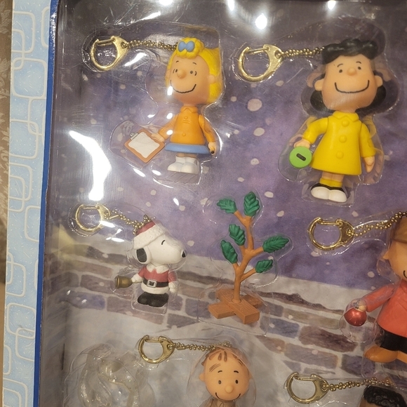 NIB Memory Lane Vintage 2004 A Charlie Brown Christmas Mini Figure Key Chain - Picture 3 of 7